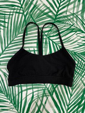Lululemon Flow Y Bra Nulu Light Support A-C Cups in Black Size 4